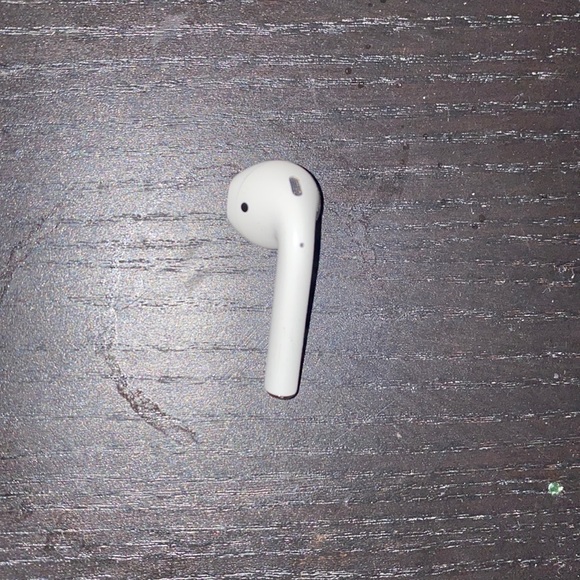 Apple AirPod (L) LEFT EAR ONLY - Picture 1 of 3